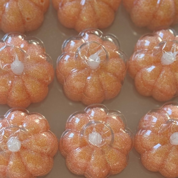 Pumpkin wax tea light candles w batteries included - Picture 2 of 6